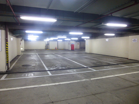 B1F駐車場